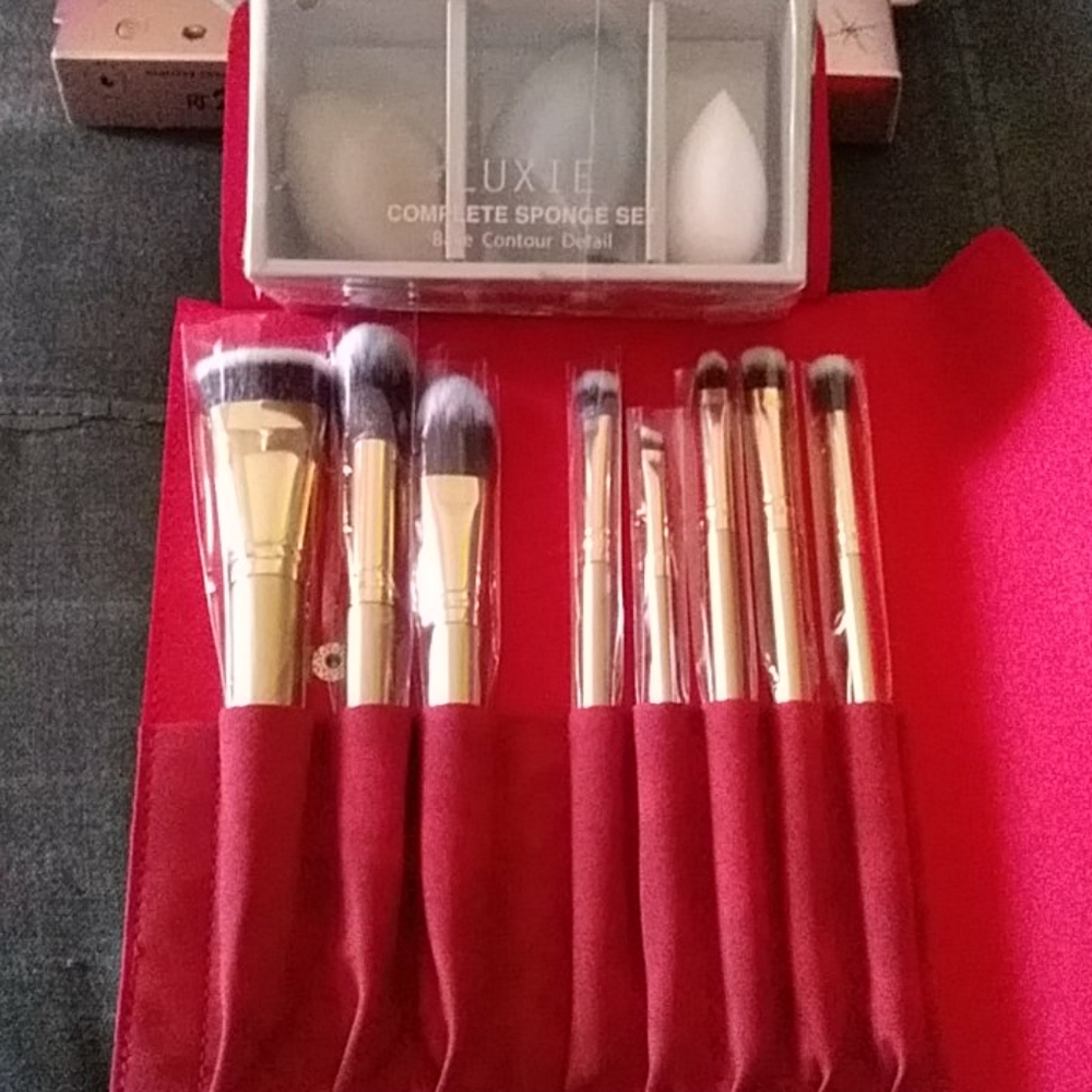 Luxie makeup sponge set & brush set